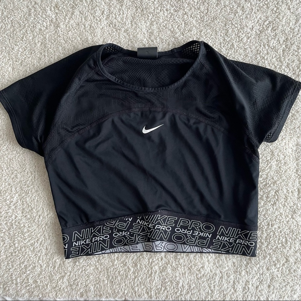 Nike | black short sleeve work out top